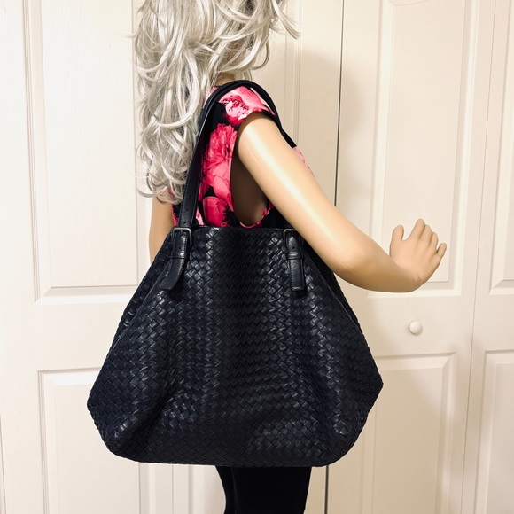 【送料&関税込】Bottega Veneta Slouched Tote Bag Bottega Veneta Maxi Intrecciato Arco Slouch Bag - Green